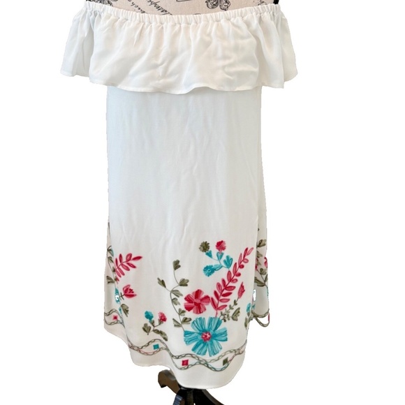 Candalite Boho Off-the Shoulder Embroidered Floral White Rayon Dress; Lined; Med - Picture 4 of 6